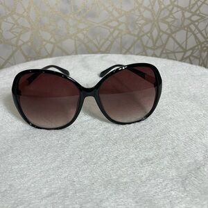 Elegant Black Sunglasses